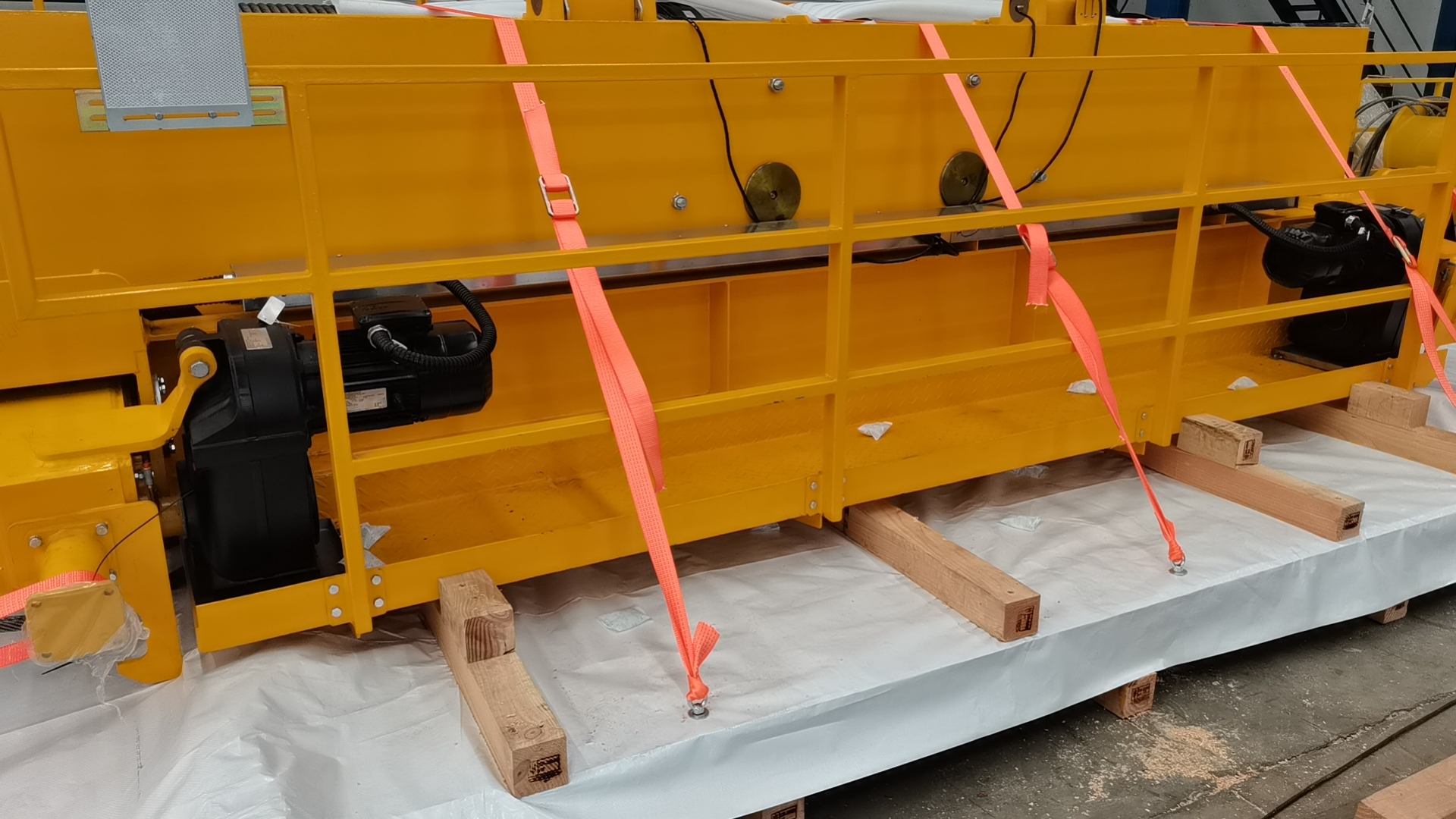 長20米、重40噸的大型設(shè)備木箱，需要注意